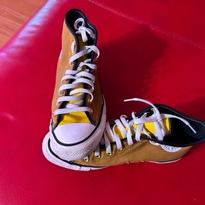 Converse sneakers, men size 6,5-women 8,5